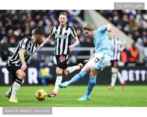 德布劳内高速带球连过三人,曼城节奏瞬间拉满:速度与控场的极致呈现 德布劳内高速带球连过三人,曼城节奏瞬间拉满:速度与控场的极致呈现